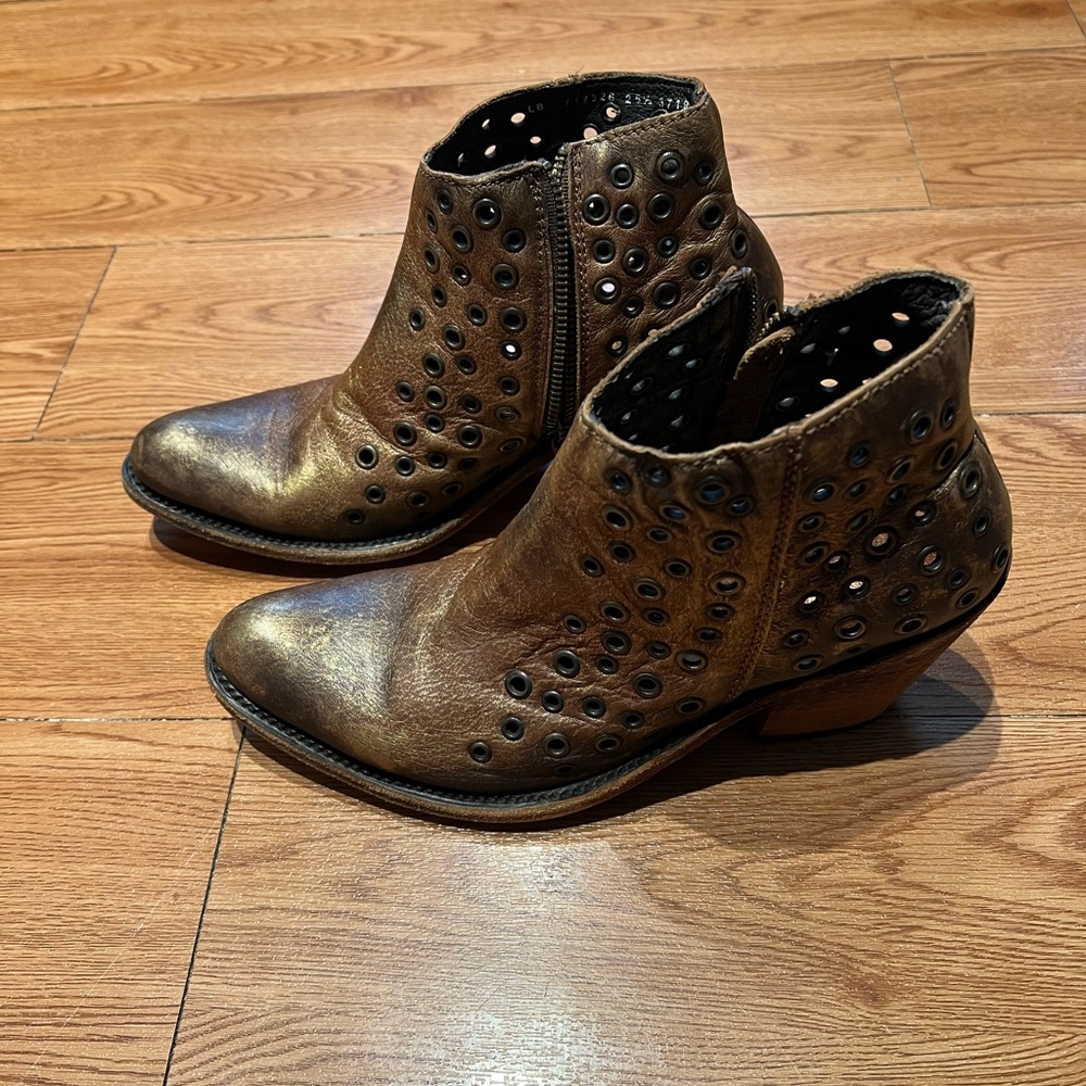 Liberty black Distressed Metallic Leather Chelsea Boots, size 8.5